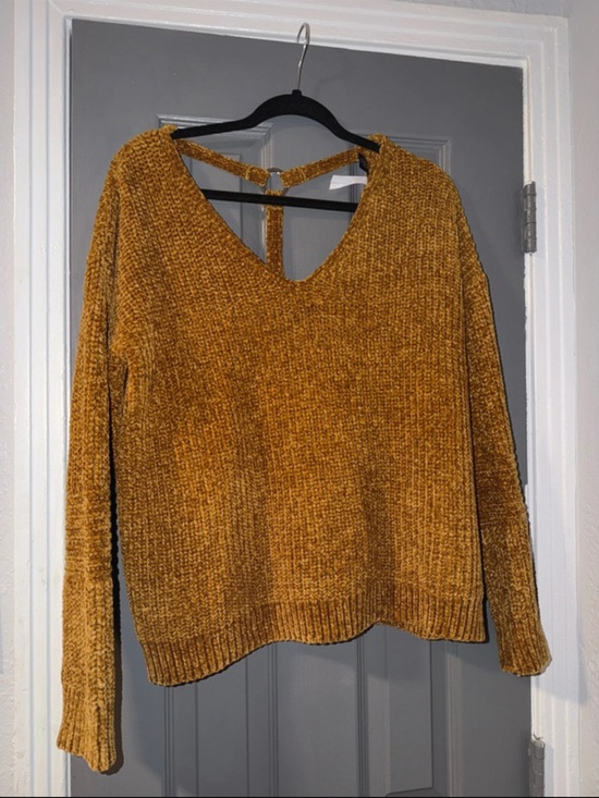 Sweaters - Cozy V-Neck Chenille Sweater in Mustard